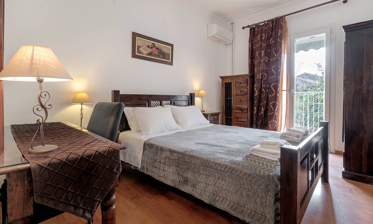 Corfu Town Apartment | Charming Central Corfu Apartment in Old Town