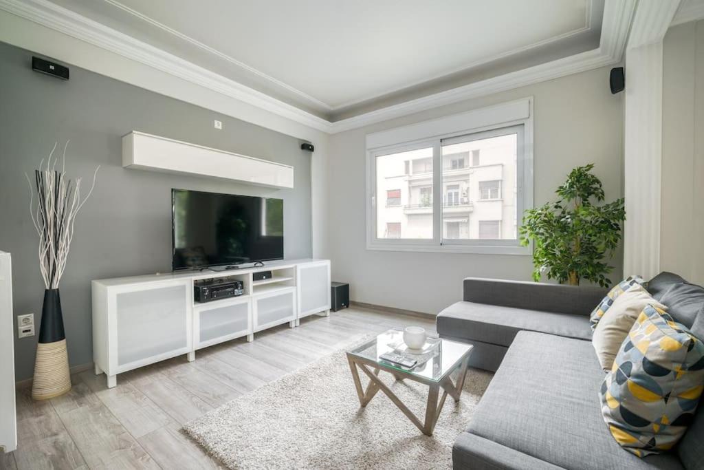 Platia Viktorias Apartment | Charming Contemporary 2 bedroom apartment