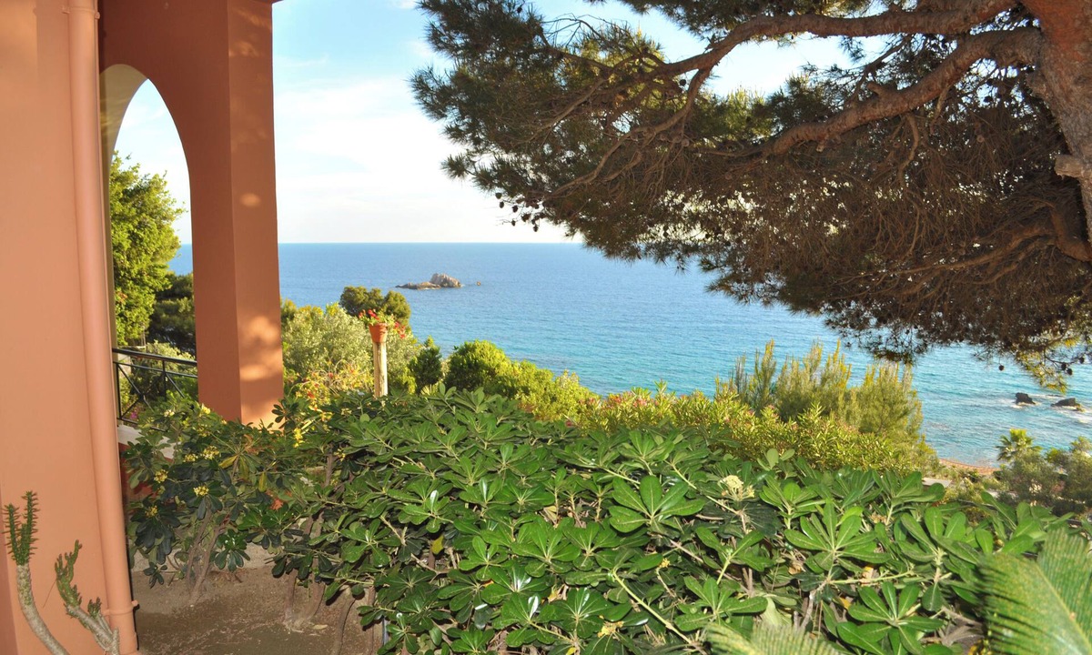 Parelia Apartment | Charming Studio Apartments With Swimming Pool Near Pelekas Beach