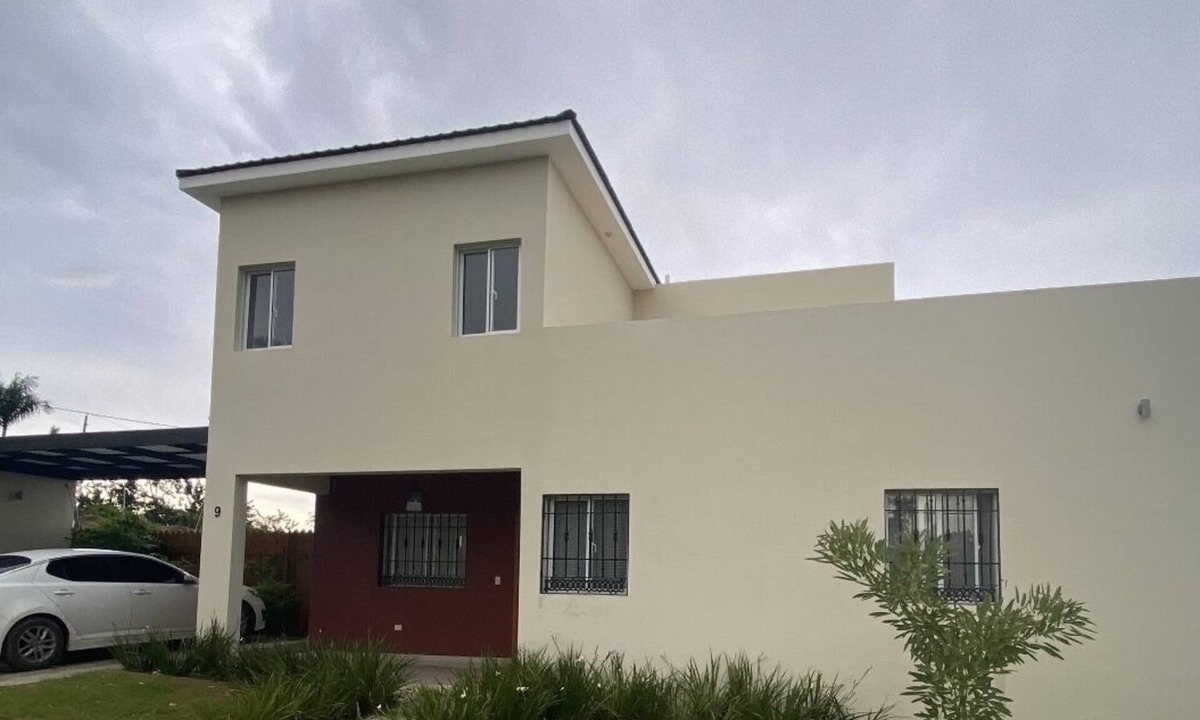 Munoz Villa | Cheerful 4 bedroom villa with a pool. 10 minutes away from the boulevard