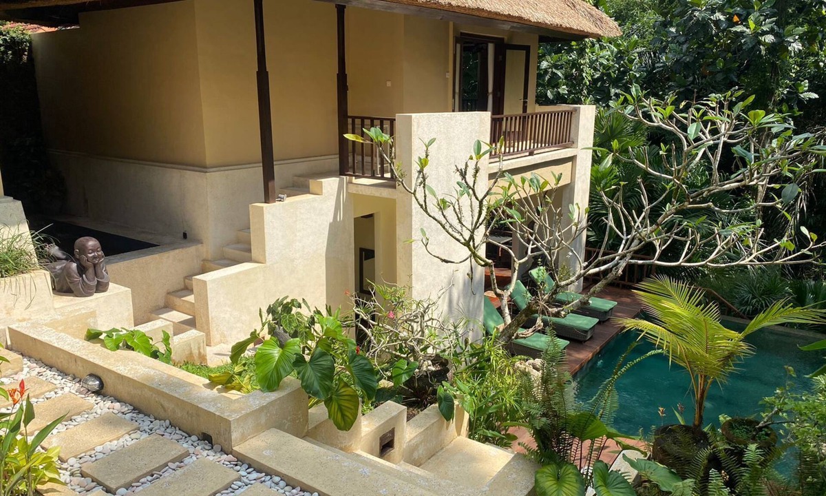 Peliatan Villa | Chic 3-bedroom villa with AC and WiFi in charming Bali