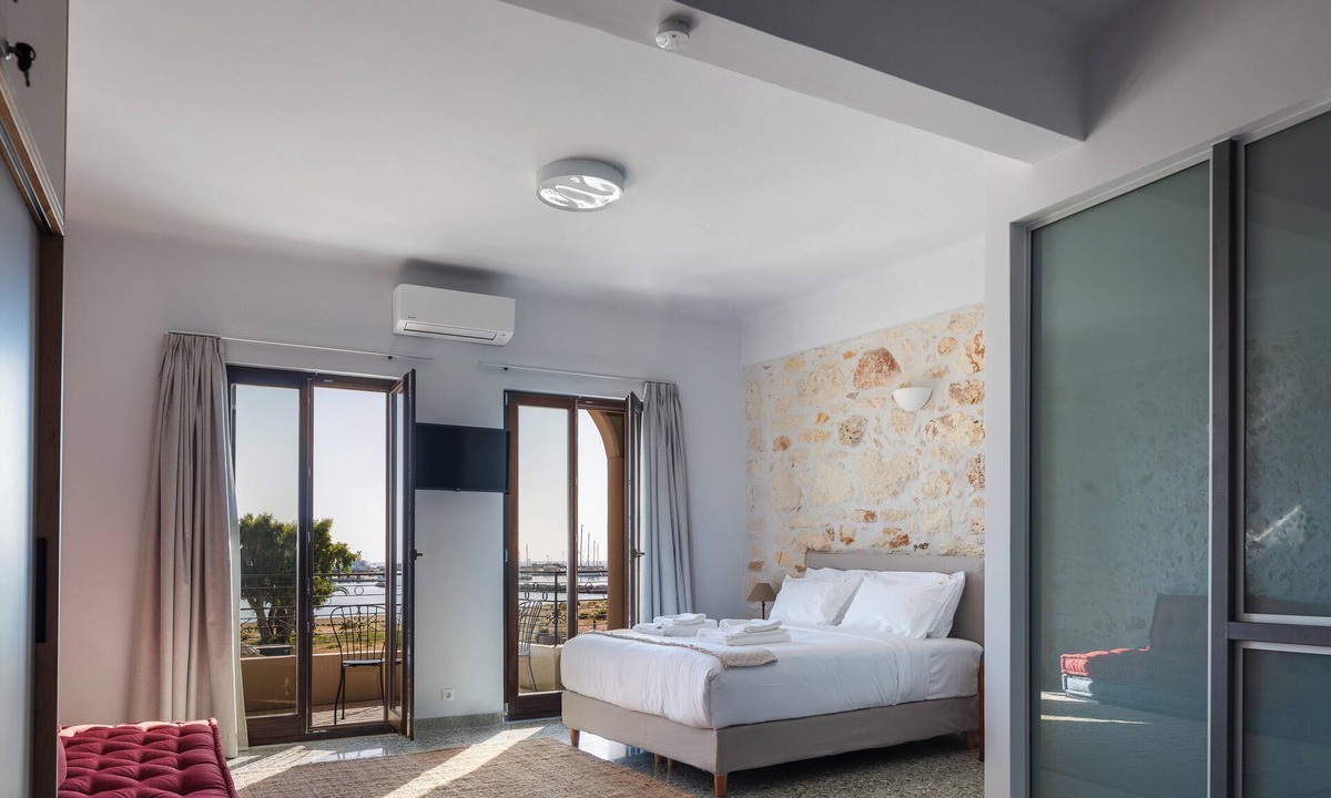 Violi Charaki Apartment | Chryssi Seafront Living, 1