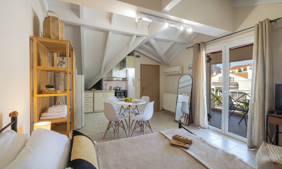 Argostoli Town Apartment | City Suite - The Loft in Kefalonia