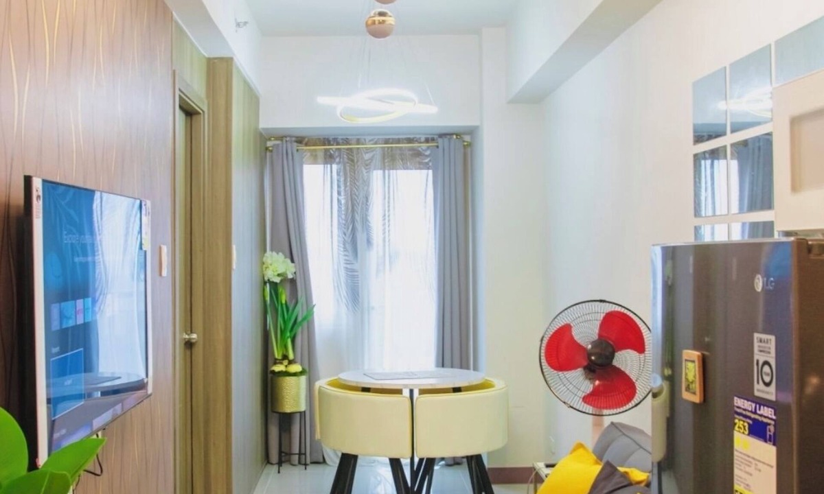 Pasay Apartment | Coast Residences - Stunning Suite with Balcony Pasay City