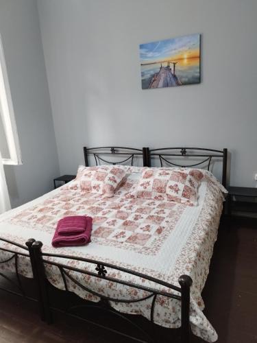 Agios Panteleimonas House | comfortable room and shared kitchen and bathroom