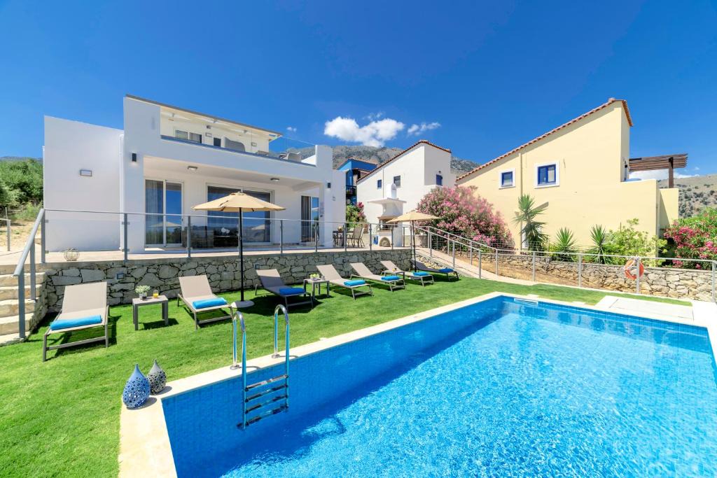 Kavallos Villa | Costa Maris Villa