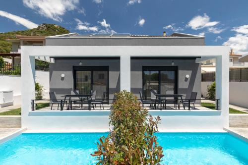 Nea Iraklitsa Apartment | Cove Suites