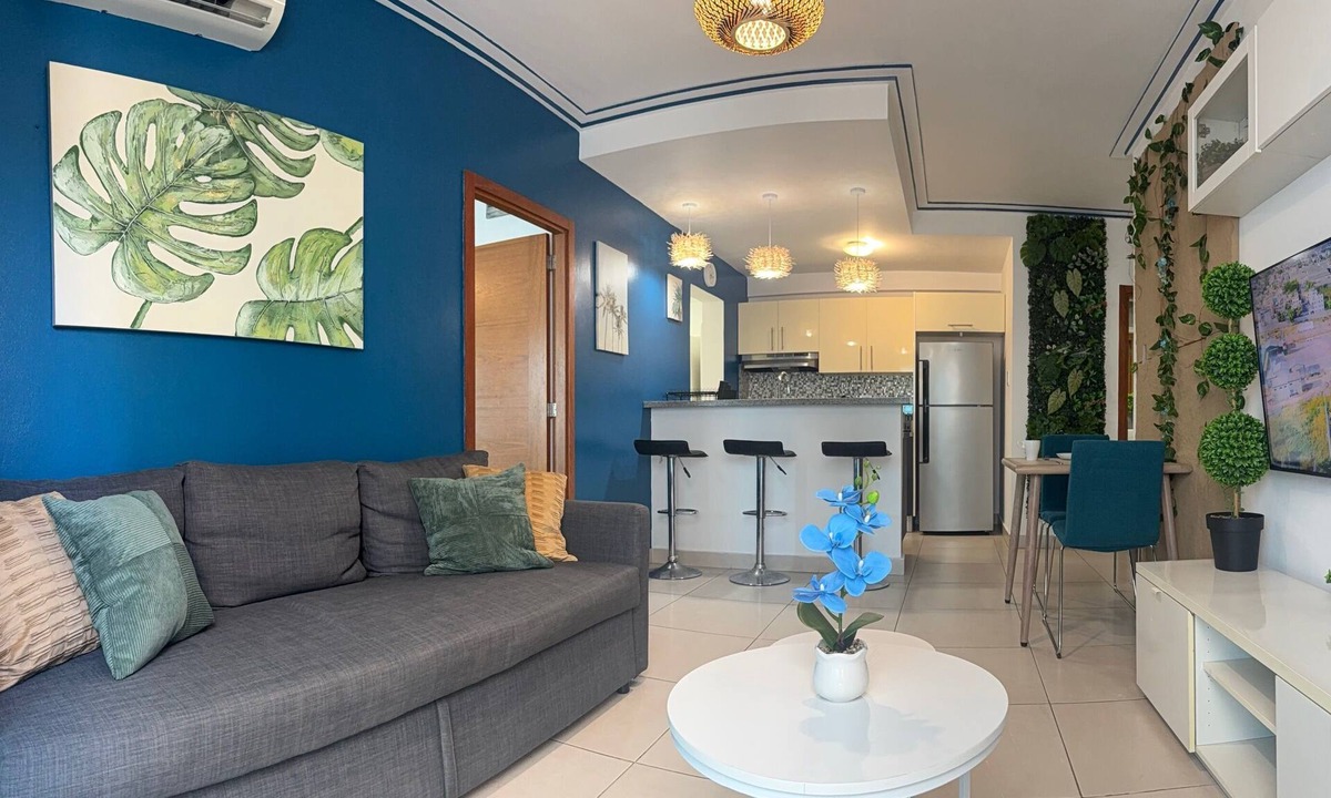 Yolanda Morales Apartment | Cozy 1-bedroom apartment in charming area of Piantini in Santo Domingo with AC,