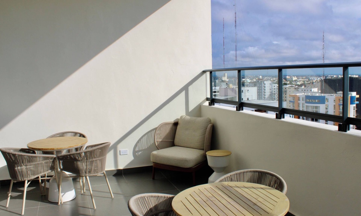 Ensanche Naco Condo | Cozy 2-bedroom condo with AC in beautiful Santo Domingo