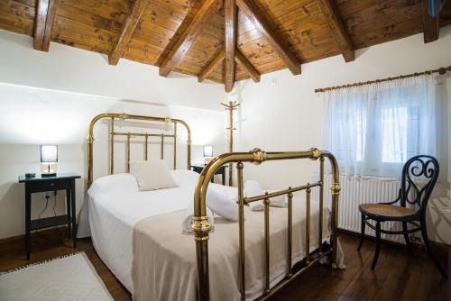 Delfoi Apartment | Cozy Attic Suite - Elia Apartments Chrisso