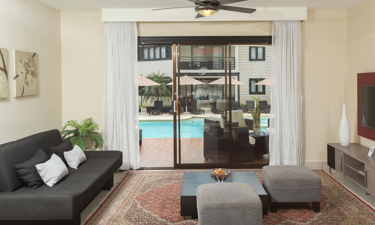 Munoz Apartment | COZY & CLEAN 1 Bedroom Royal suite 5 star amenities