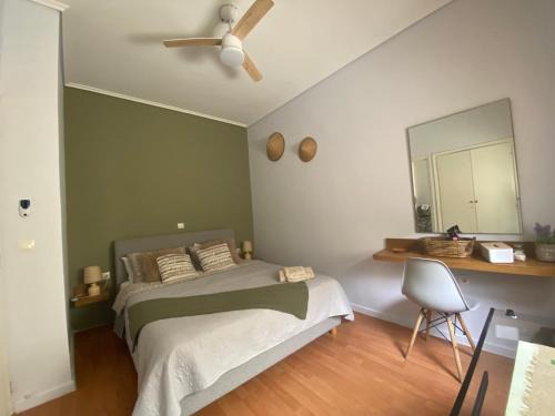 Vouliagmeni Apartment | Cozy seaside studio in Lemos Vouliagmenis