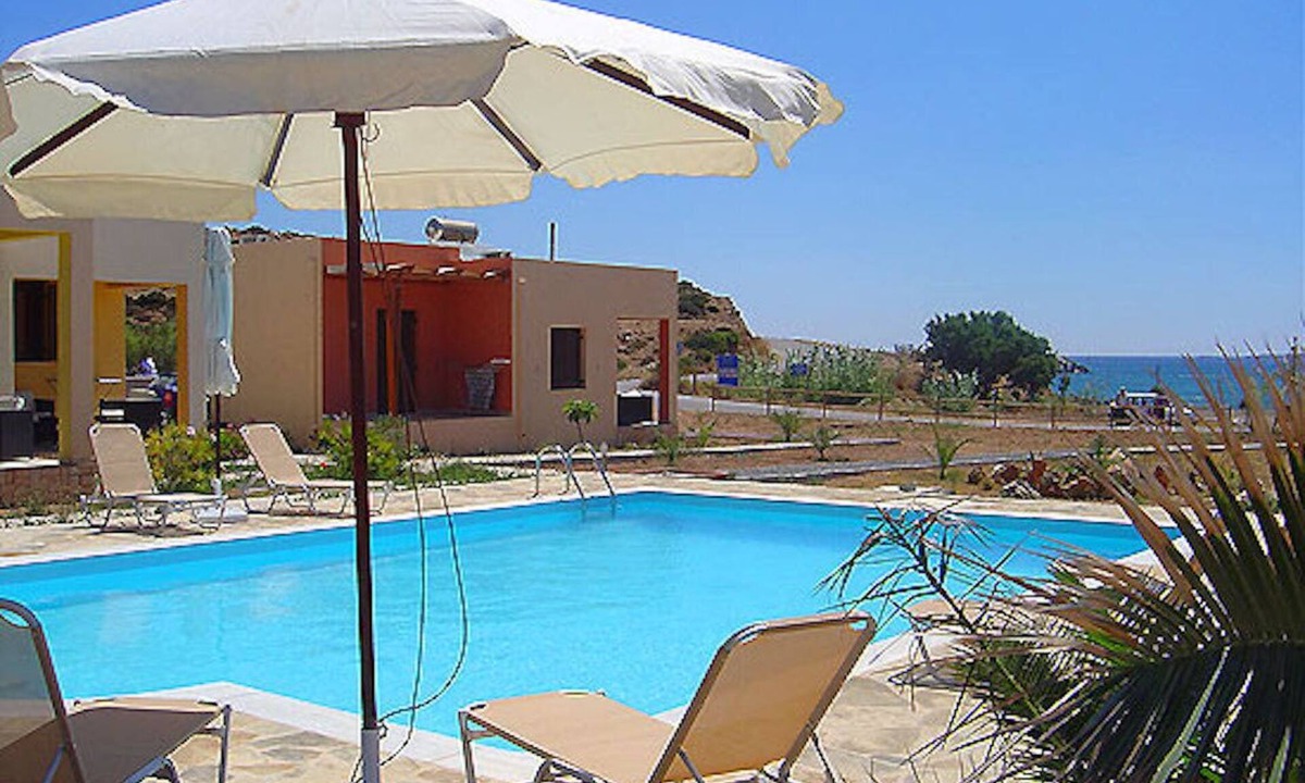 Palekastro Apartment | Cozy studio with pool by the sea