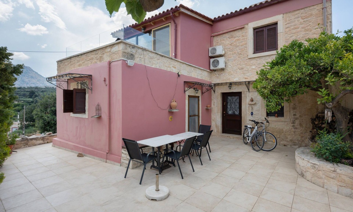 Tilisos House | Cretan Traditional Home Villa with Mountain View, Wi-Fi, and Air Conditioning