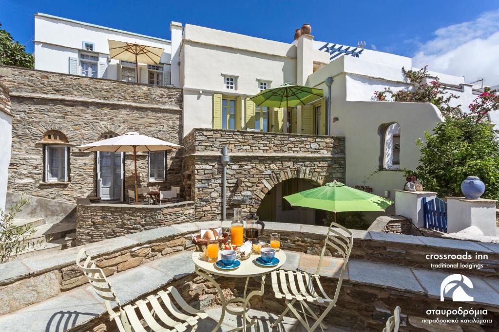 Tripotamos Hotel | Crossroads Inn Traditional Lodging