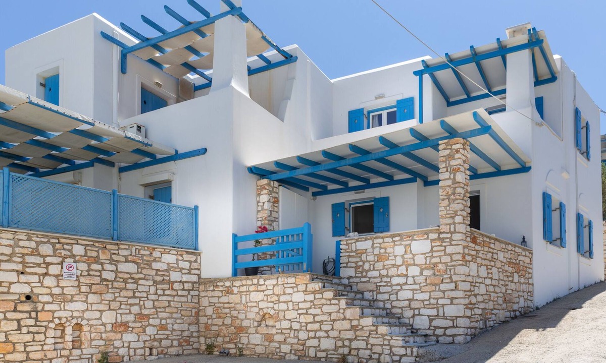 Naousa Apartment | Cycladic Luxurious Maisonette