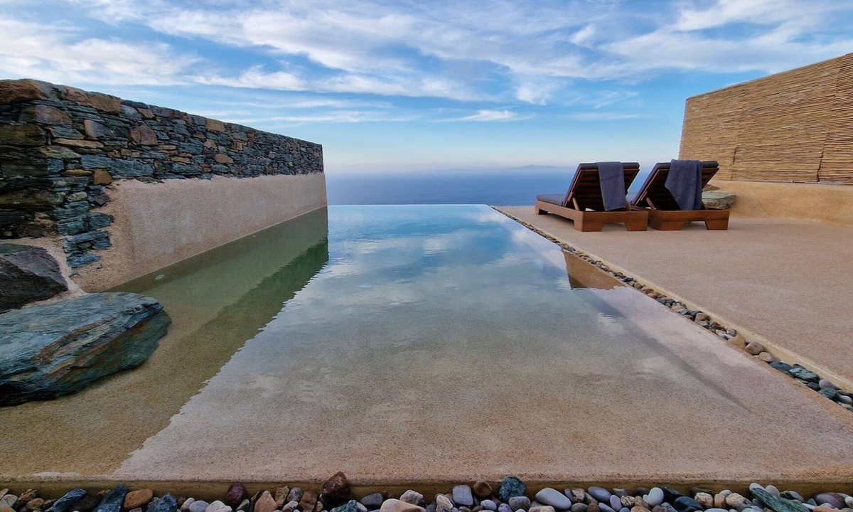 Ano Meria Villa | Dazzling Folegandros Suite | Nefeli Suite | Breathtaking Aegean Sea Views