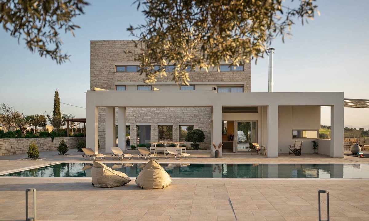 Athanatoi Villa | Dazzling Heraklion Villa | Villa Elrond | 5 Bedrooms