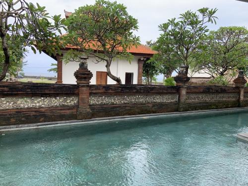 Kesiman Bed & Breakfast | De'Rein Beach House