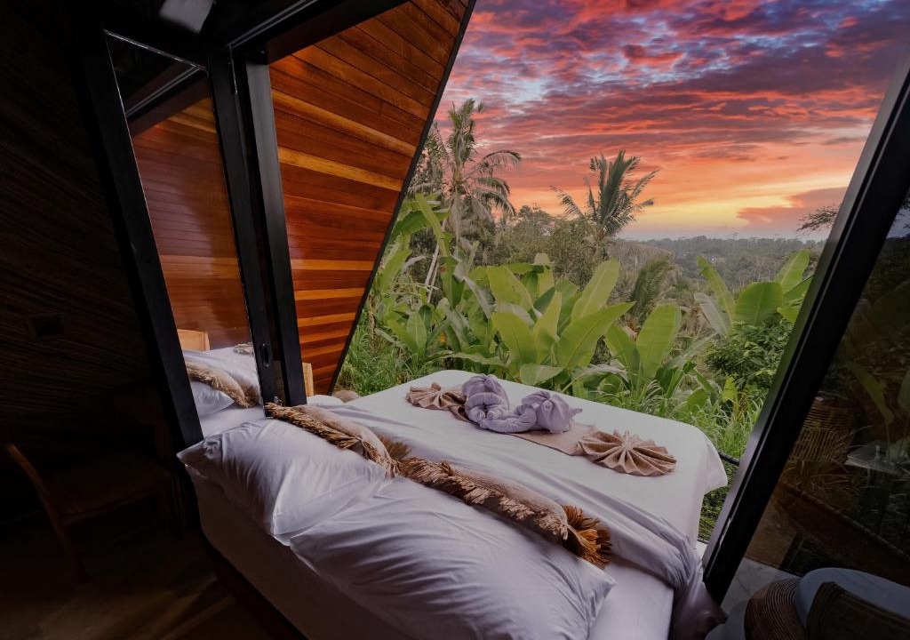 Payangan Villa | Delta Casa Ubud - A-Frame Jungle Retreat with Volcano View and Hot-Tubs