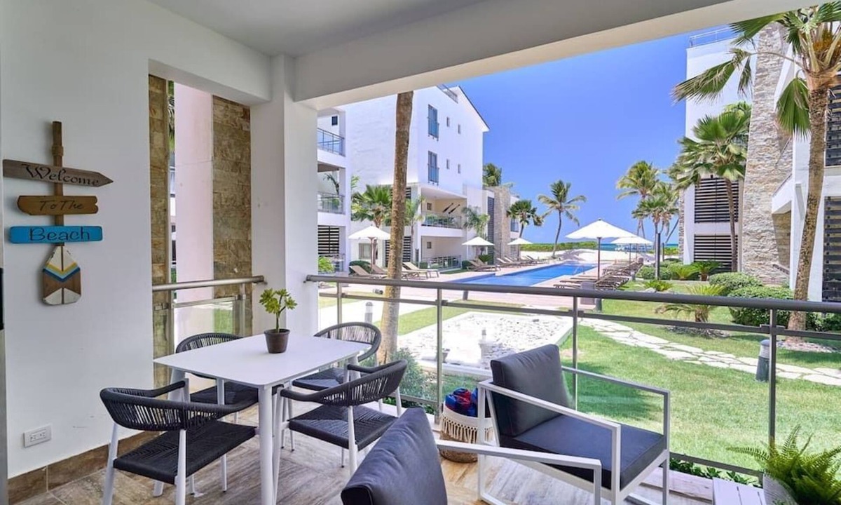 Bavaro Condo | Deluxe Beachfront Apartment with Pool and Sea View