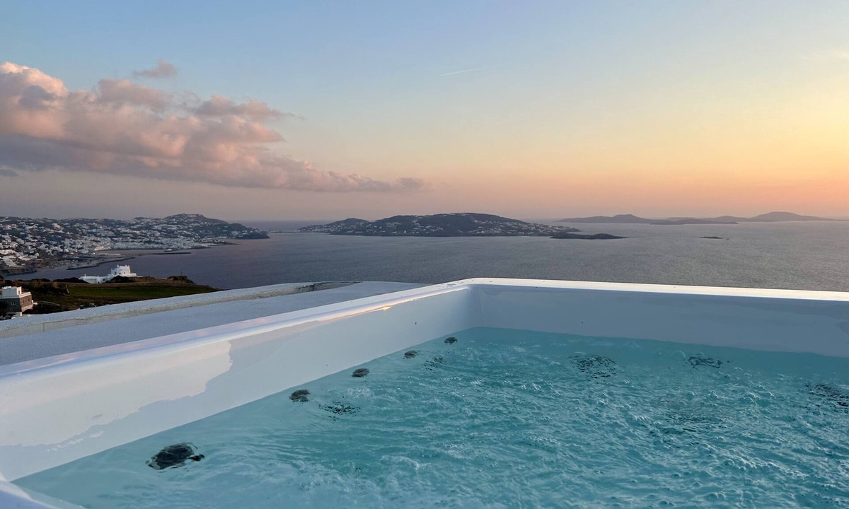 Agios Stefanos Villa | Deluxe Suite with Outdoor Hot Tub and Amazing Sea Views @ LMB Mykonos