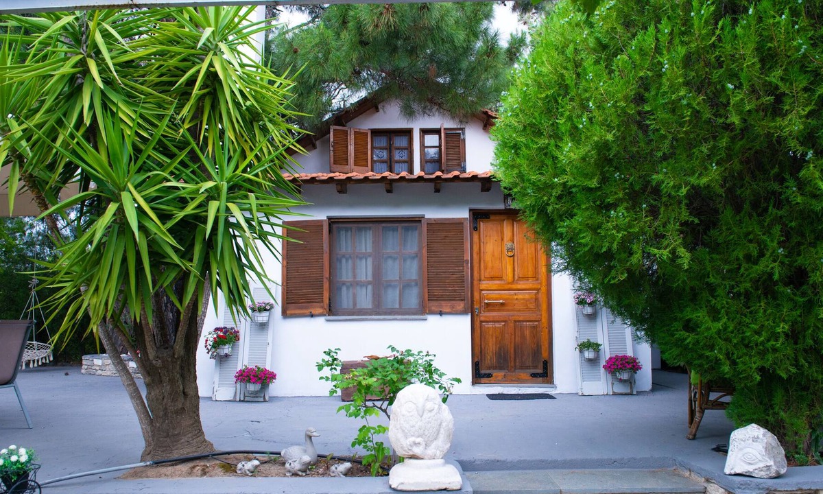 Megalos Prinos Villa | Detached beach house with large garden