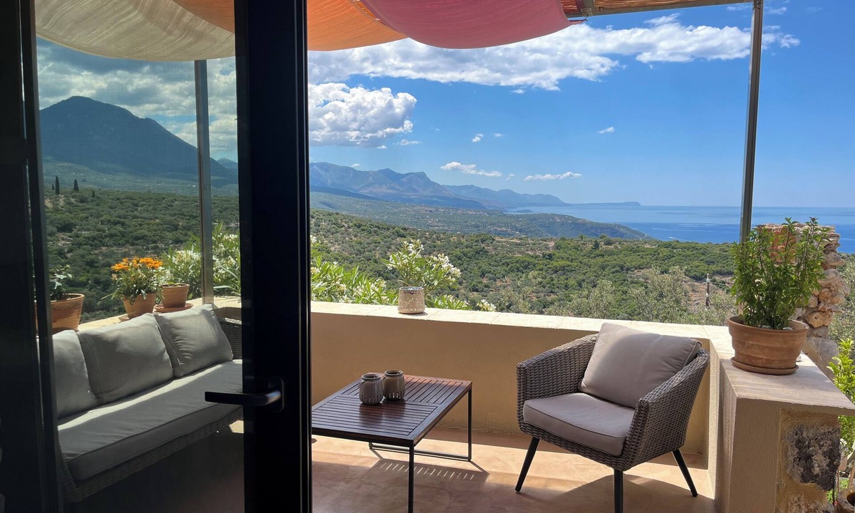 Kardamyli House | Detached comfortable stone house with wonderful views 10 min from the sea