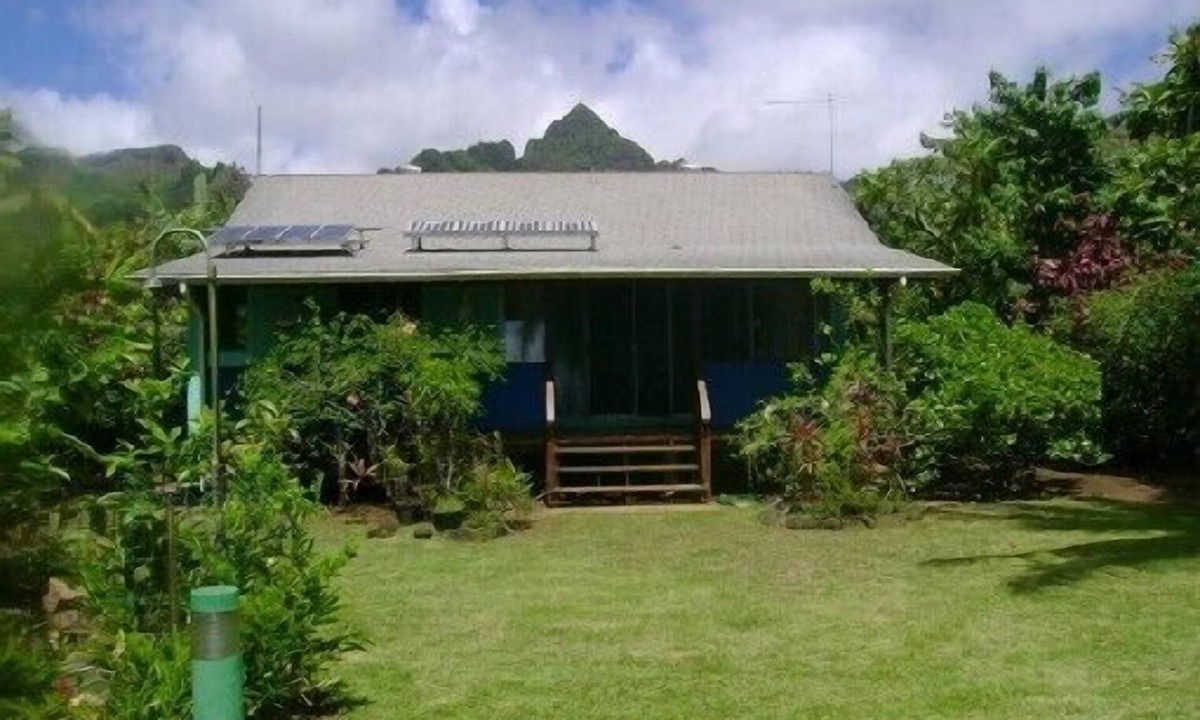 Papeto'ai House | Detached house in a tropical garden with relaxing sea view