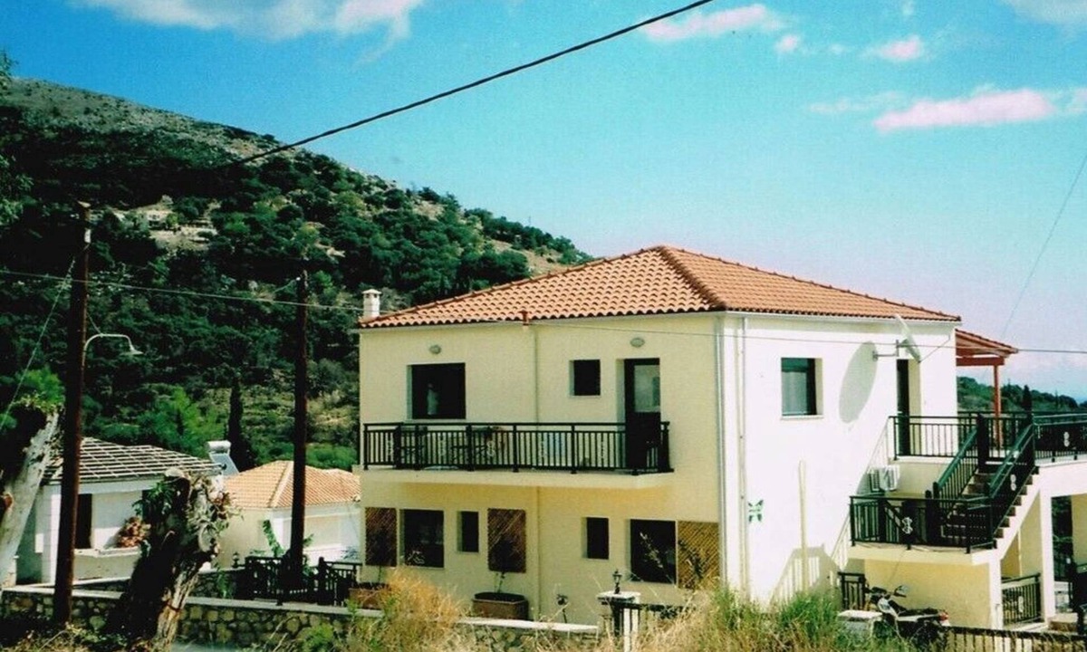 Ratzakli Apartment | Detached Villa with Pool - 1 Bedroom Family apartment: (sleeps 4)