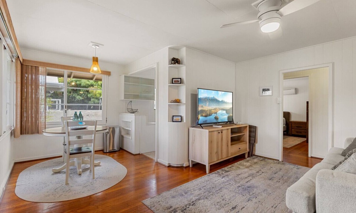 Diamond Head - Kapahulu - St. Louis Apartment | Diamond Head | Walkable | AC, WD, Kitchen, Parking