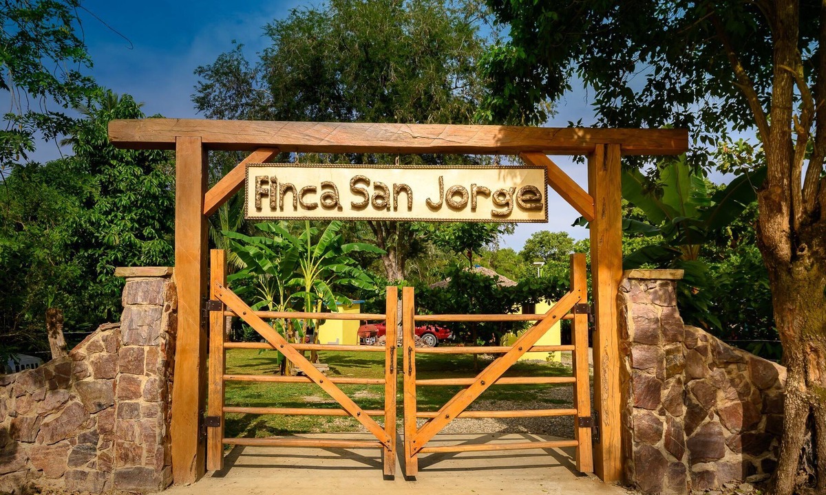 Imbert Villa | Beautiful Villa in Dominican Republics lush green tropical Carribbean