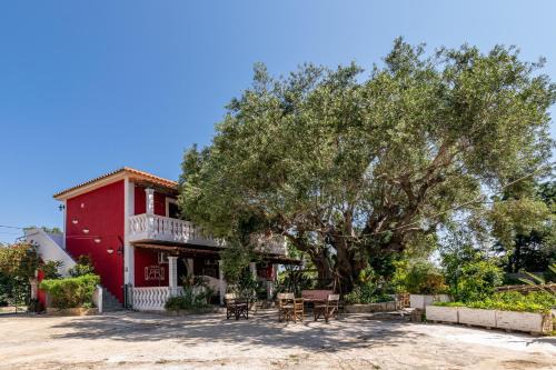 Vasilikos Apartment | Dopia's Garden Studios