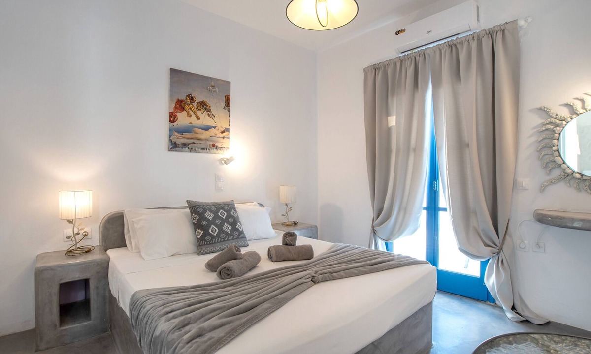 Perissa Apartment | Double Room with View 9 – Sea View, Balcony, and Air Conditioning