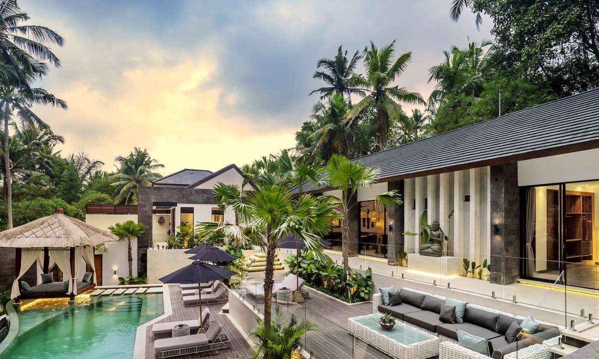 Pengosekan Villa | Dreamy 5 BR Villa Escape w/ Lush Jungle View