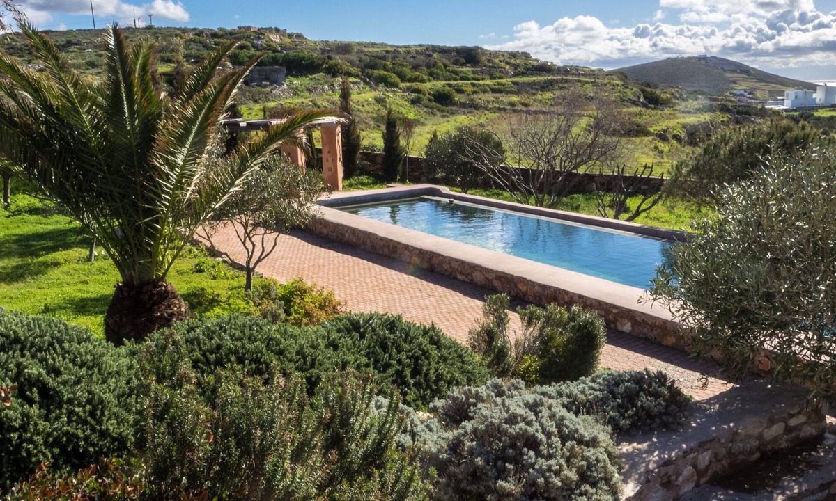 Azolimnos Villa | Dreamy Artists' Villa