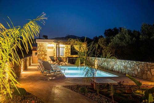 Haraki Villa | Dreamy Charaki 2 Bd Villa with Private Pool