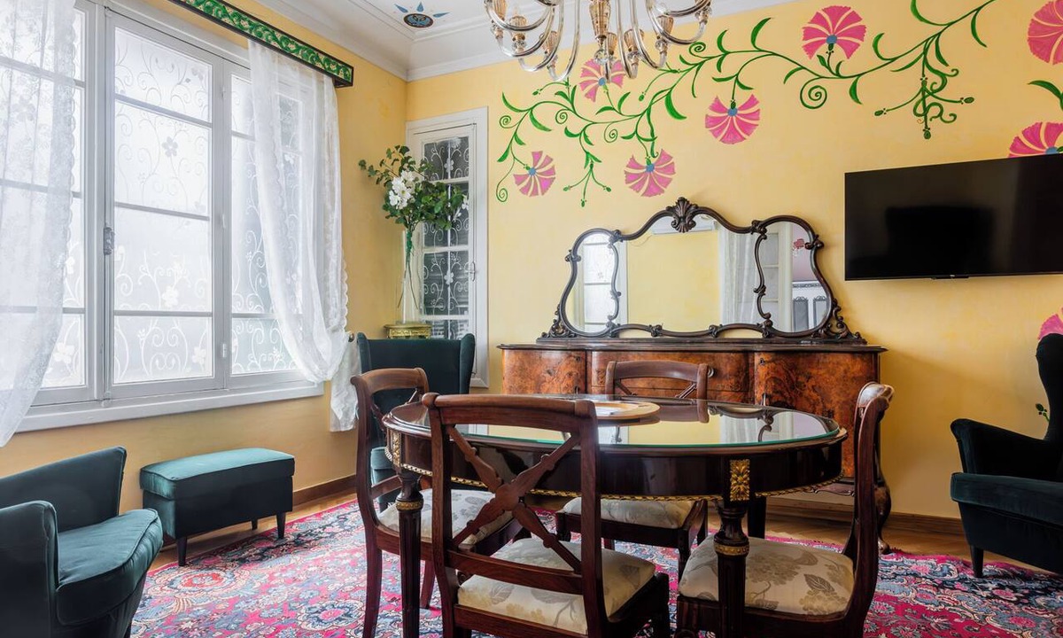Omonia Apartment | Eclectic 4-Bed, 4-Bath Apt in Central Athens - AK1
