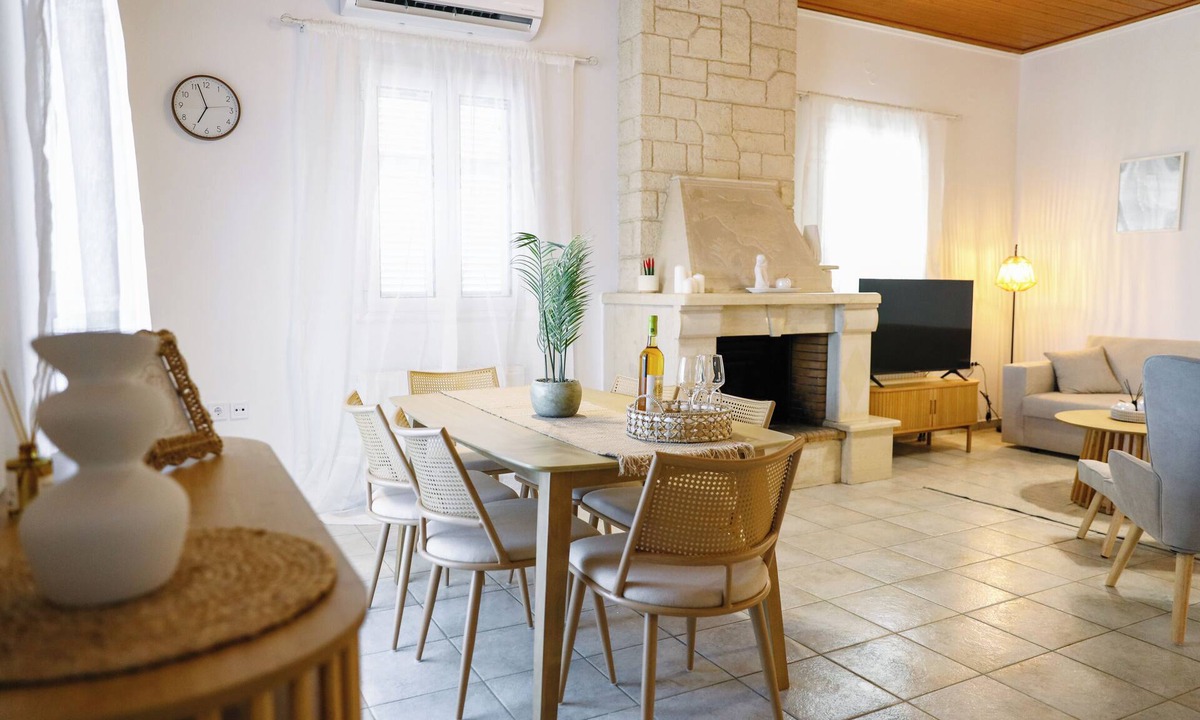 Pyrgos Villa | EftychiaHouse