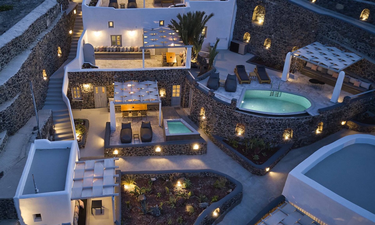 Fira House | El Verano Suites