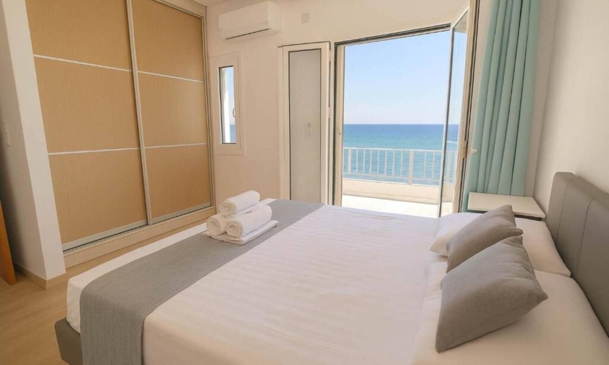 Agia Pelagia Apartment | Ela Beachfront Penthouse With Jacuzzi & Sea View