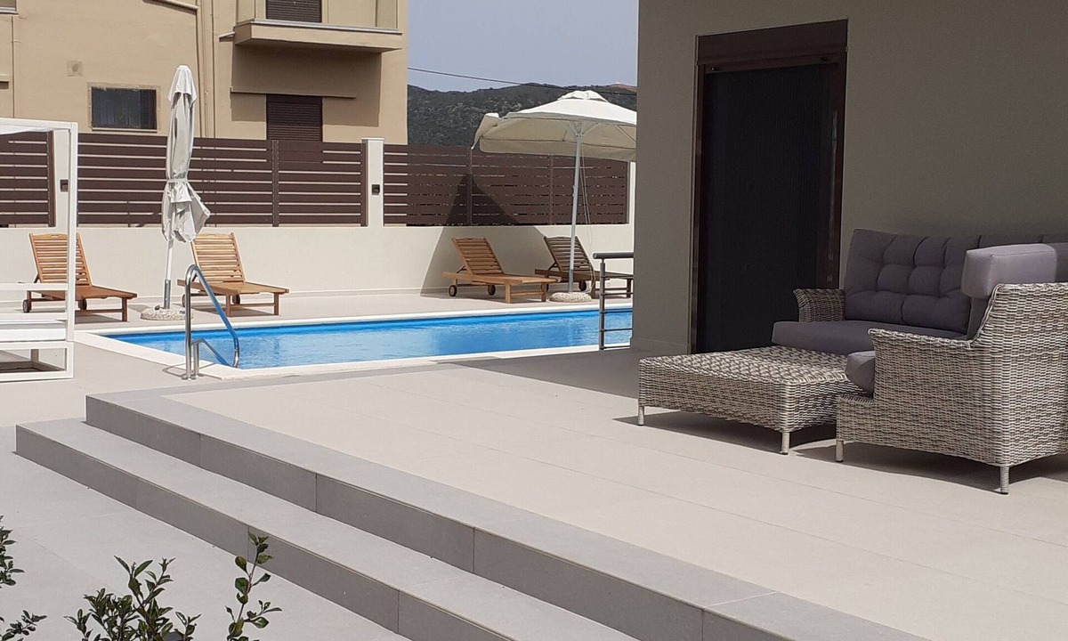 Skines Villa | Elegant Accommodations: Giannis Villa in Skinés offers a spacious villa.