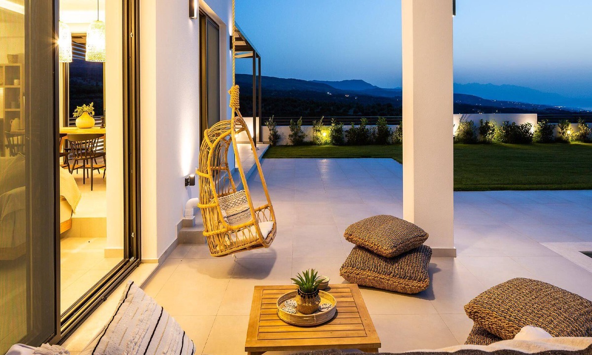 Skouloufia House | Elegant villa with heated pool and amazing views
