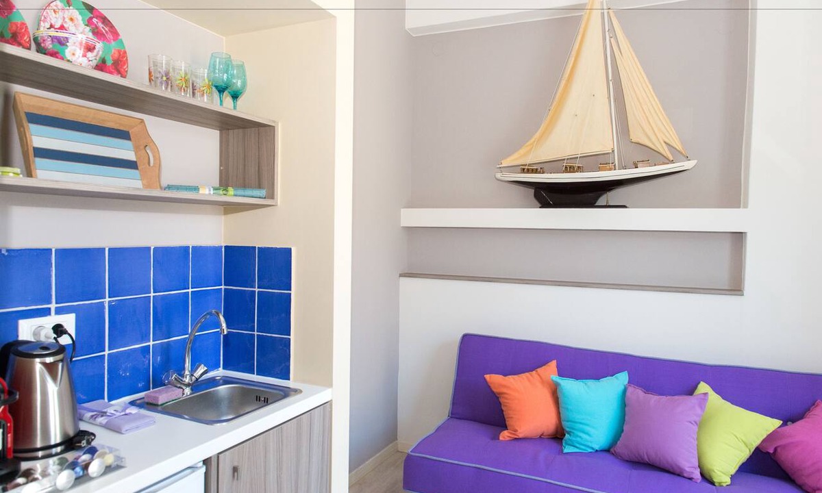 Agios Nikolaos Town House | Emerald Lake Studios