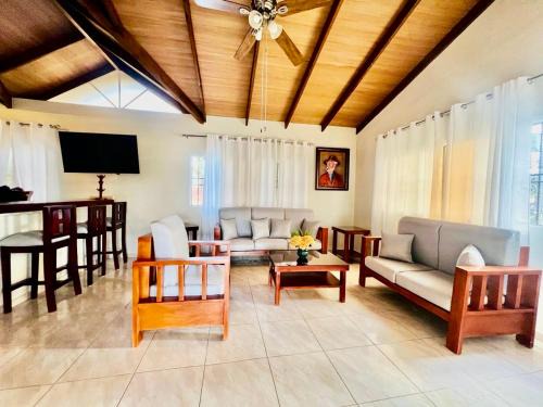 Jarabacoa House | Encantadora Terraza de Brisas Frescas