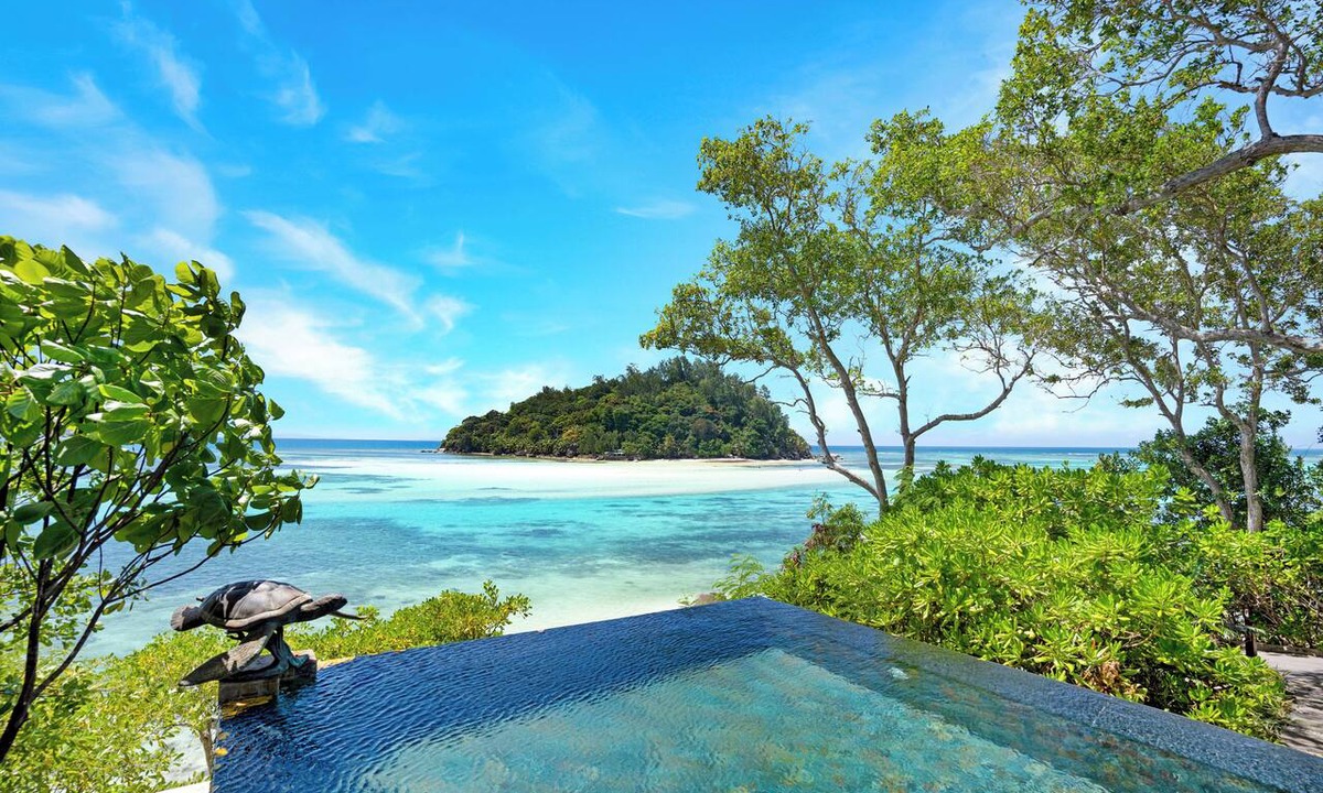 Round Island Hotel | Enchanted Island Resort