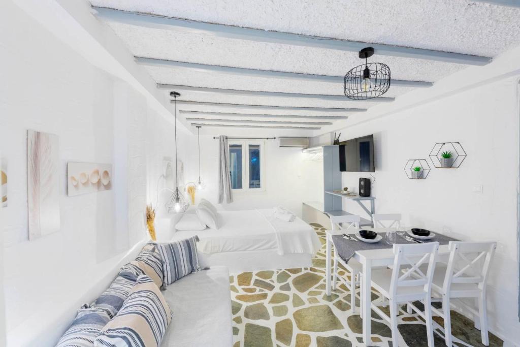 Megas Gialos Apartment | Endless Blue from Syros - Megas Gialos Suite 1 & 2