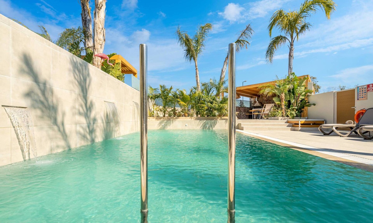 Kalithies Villa | Executive Villa with Pool