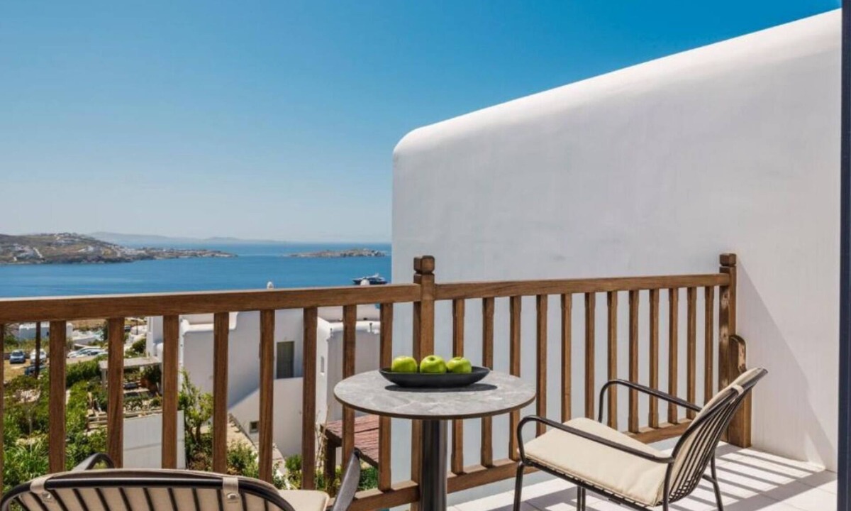 Drafaki Hotel | Exquisite Suite Near Windmills with Panoramic Aegian Views and Swimming Pool