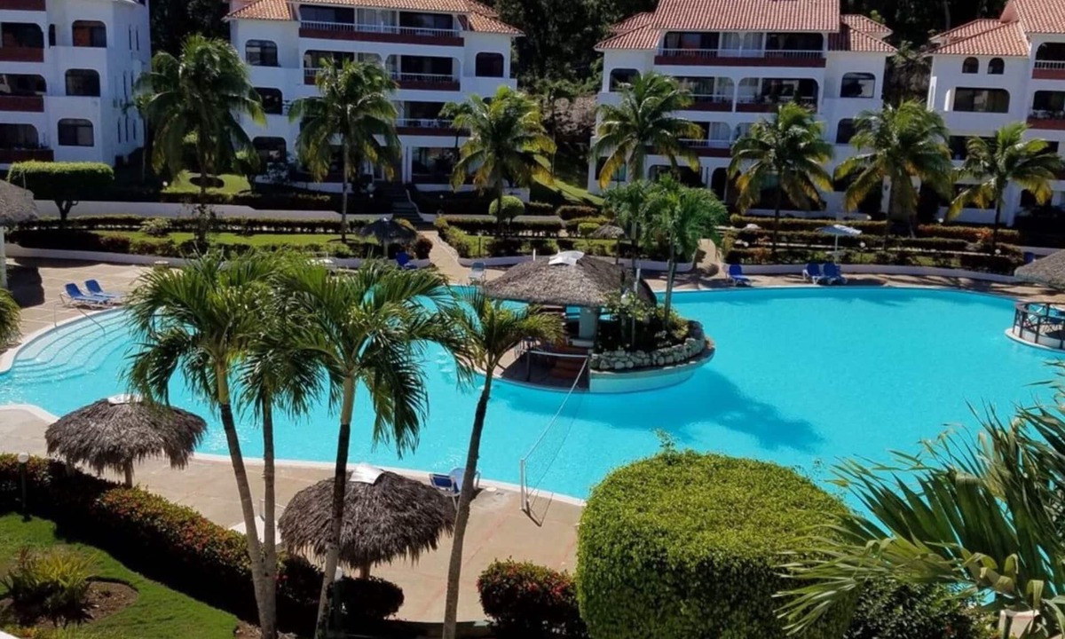 Sosua Condo | Family friendly apartment close to shops, beaches and extremely large pool